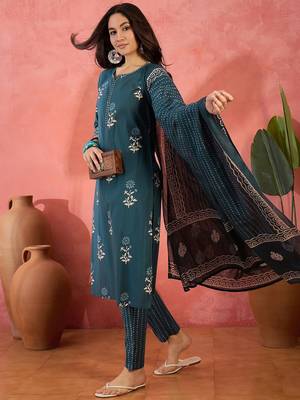Women's teal blue & white floral printed kurta with trousers & dupatta 5
