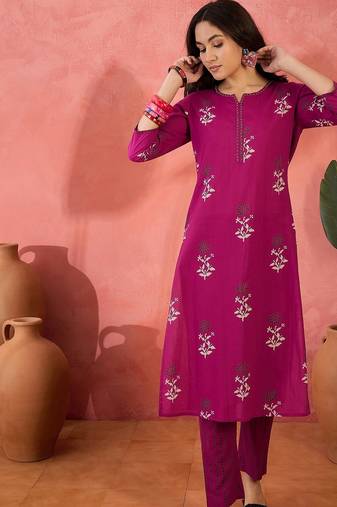 Women's magenta & white floral printed kurta with trousers & dupatta