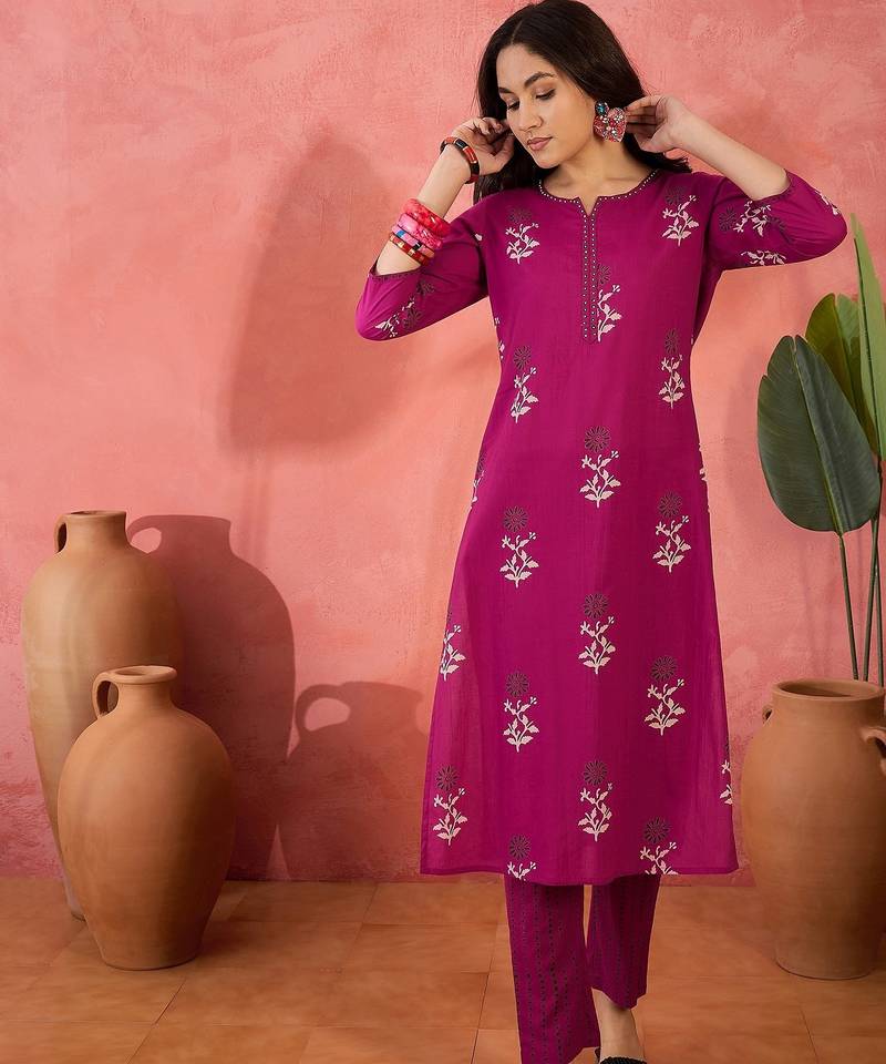Women's magenta & white floral printed kurta with trousers & dupatta