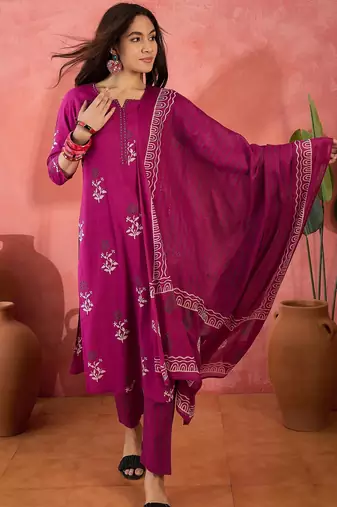 Women's magenta & white floral printed kurta with trousers & dupatta