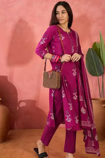 Women's magenta & white floral printed kurta with trousers & dupatta