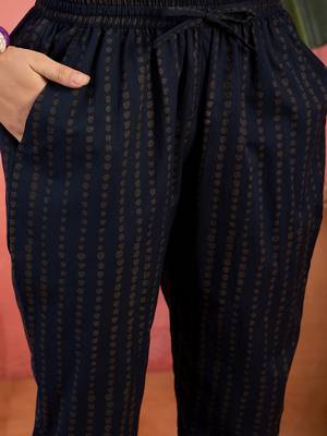 Women's navy blue & white floral printed kurta with trousers & dupatta 2