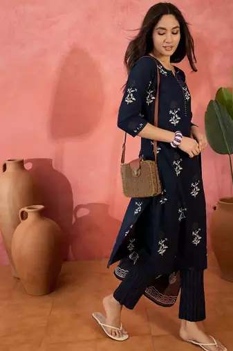 Women's navy blue & white floral printed kurta with trousers & dupatta