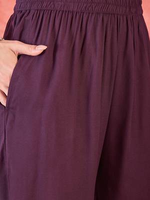 Women's wine pink v-neck embroidered kurta with trousers & dupatta 2