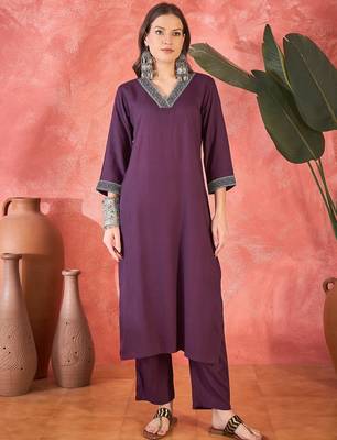 Women's wine pink v-neck embroidered kurta with trousers & dupatta 1