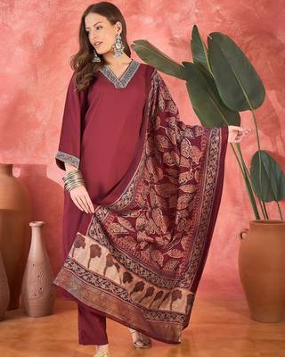 Women's maroon v-neck embroidered kurta with trousers & dupatta 4