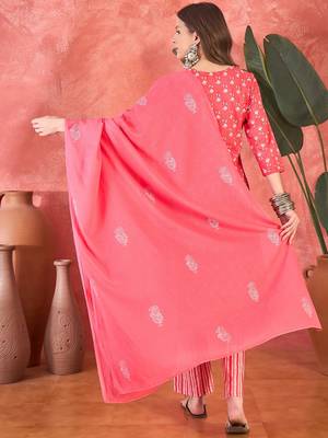Women's peach & white v-neck embroidered printed kurta with trousers & dupatta 4