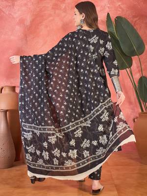 Women's black & white floral printed kurta with trousers & dupatta 3