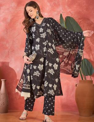Women's black & white floral printed kurta with trousers & dupatta 5