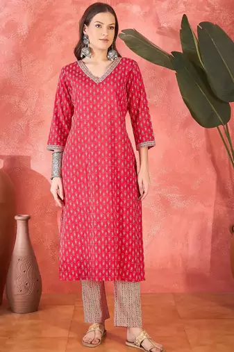 Women's rani pink & beige paisley printed kurta with trousers & dupatta