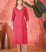 Women's rani pink & beige paisley printed kurta with trousers & dupatta