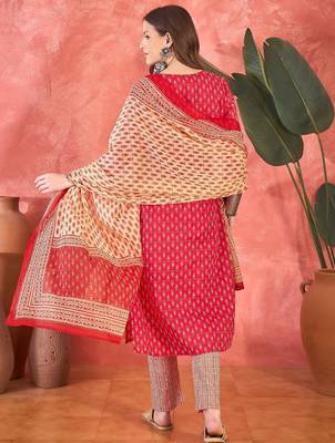 Women's rani pink & beige paisley printed kurta with trousers & dupatta 3