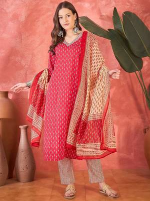 Women's rani pink & beige paisley printed kurta with trousers & dupatta 4