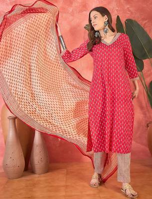 Women's rani pink & beige paisley printed kurta with trousers & dupatta 5