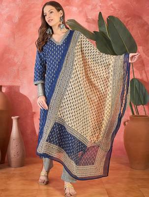 Women's dark blue & beige paisley printed kurta with trousers & dupatta 4