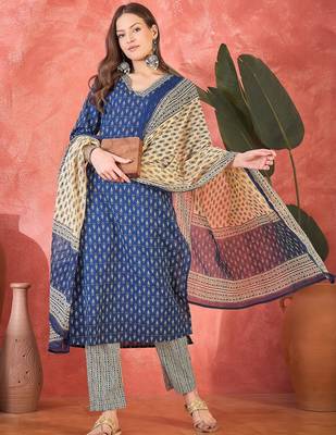 Women's dark blue & beige paisley printed kurta with trousers & dupatta 5