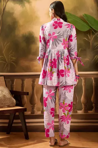 Women's grey & pink floral printed a-line kurta with trousers