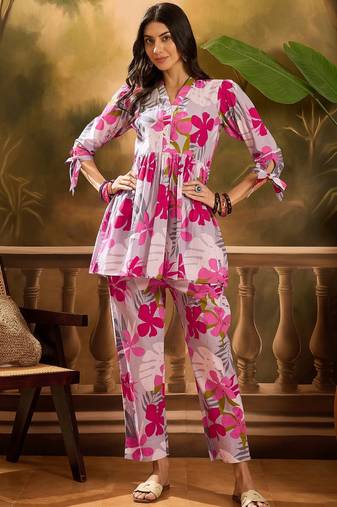 Women's grey & pink floral printed a-line kurta with trousers