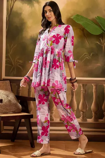 Women's grey & pink floral printed a-line kurta with trousers