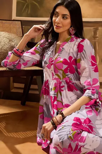 Women's grey & pink floral printed a-line kurta with trousers