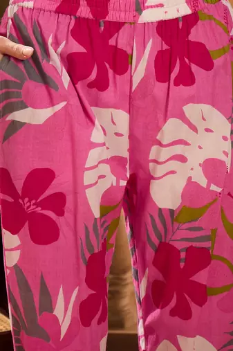 Women's pink & white floral printed a-line kurta with trousers