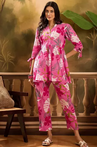Women's pink & white floral printed a-line kurta with trousers