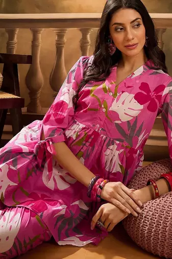 Women's pink & white floral printed a-line kurta with trousers