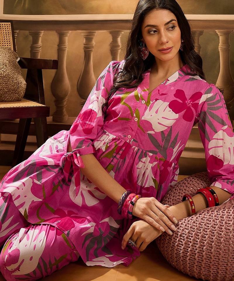 Women's pink & white floral printed a-line kurta with trousers