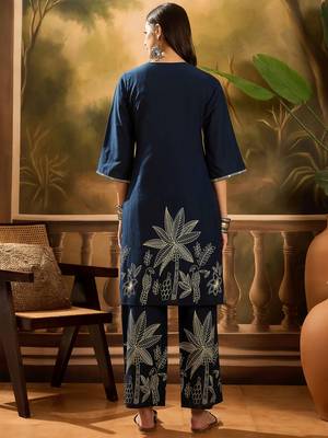 Women's navy blue & cream floral printed kurta with palazzo 3