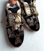 Black solid synthetic sneakers