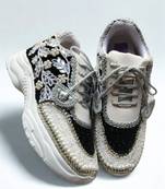 Black solid synthetic sneakers