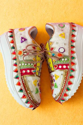 Multi solid synthetic sneakers