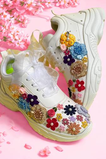 Multi solid synthetic sneakers