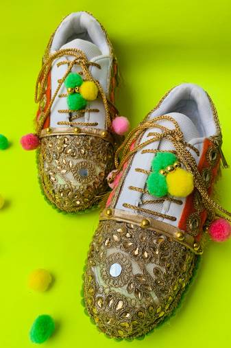 Multi solid synthetic sneakers