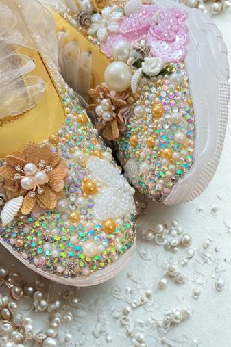 Golden solid synthetic sneakers