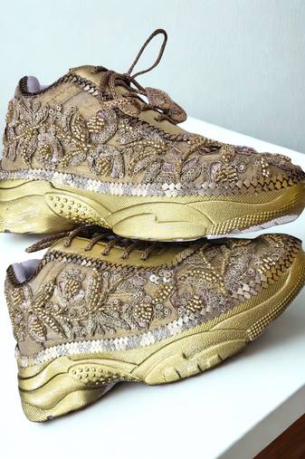 Golden solid synthetic sneakers
