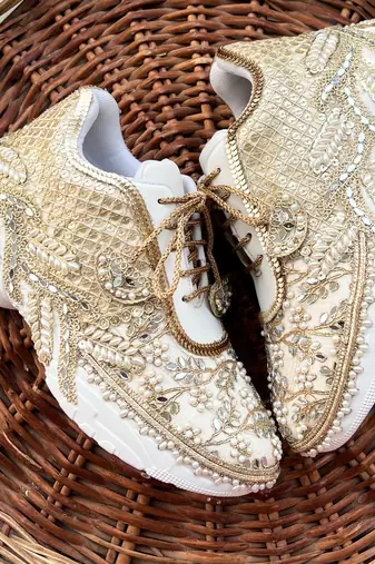 Golden solid synthetic sneakers