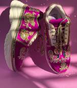 Pink solid synthetic sneakers