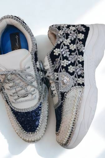 Blue solid synthetic sneakers