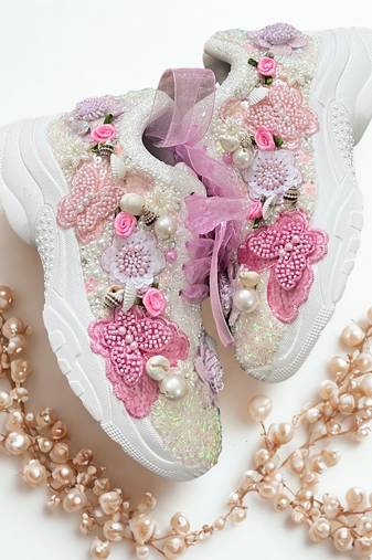 Purple solid synthetic sneakers