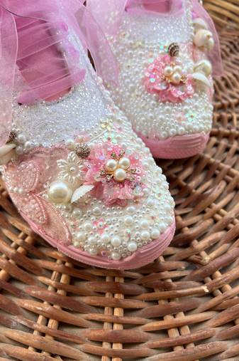 Pink solid synthetic sneakers