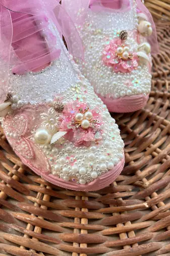 Pink solid synthetic sneakers