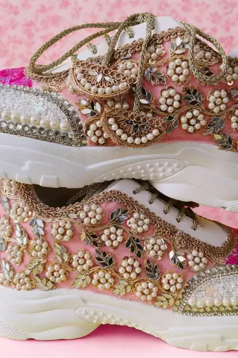 Pink solid synthetic sneakers
