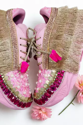 Pink solid synthetic sneakers