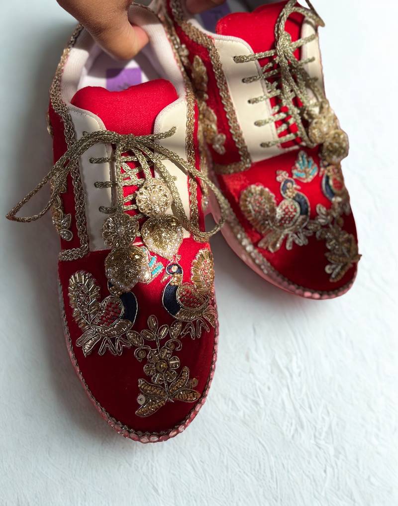 Red solid synthetic sneakers