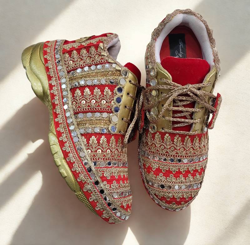 Red solid synthetic sneakers