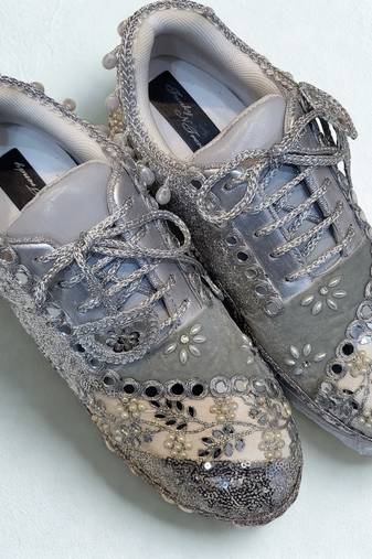 Silver solid synthetic sneakers