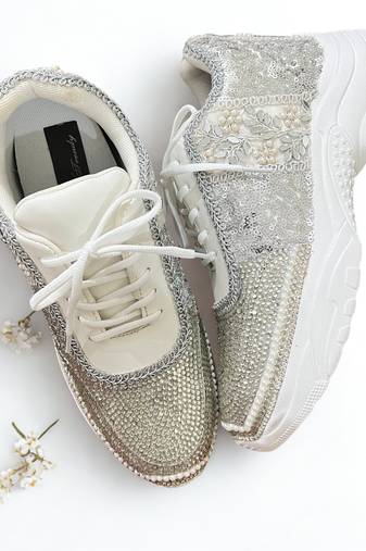 Silver solid synthetic sneakers