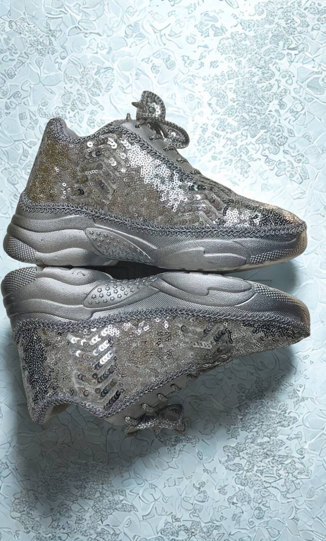 Silver solid synthetic sneakers
