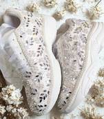 White solid synthetic sneakers